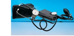 SFIGMOMANOMETRO ANEROIDE AD ALTA PRECISIONE CON FONENDOSCOPIO BRACCIALE CON CHIUSURA IN VELCRO CUSCINETTO IN GOMMA SOFFIERIA COMPLETA DI VALVOLA FARMACARE Srl